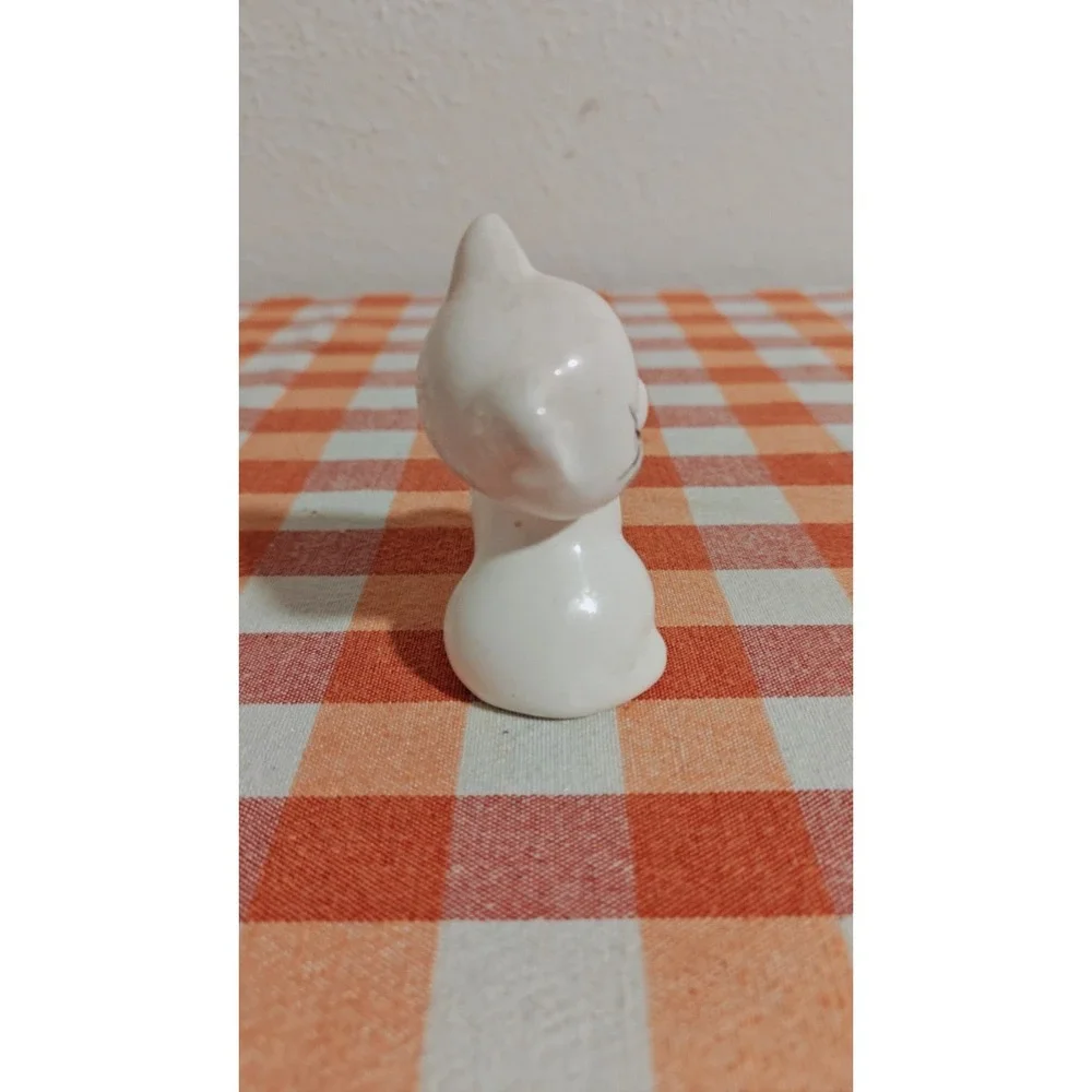 Vintage Kitty Cat Kitten Figurine White with Black Ball Pom Pom 3 inch